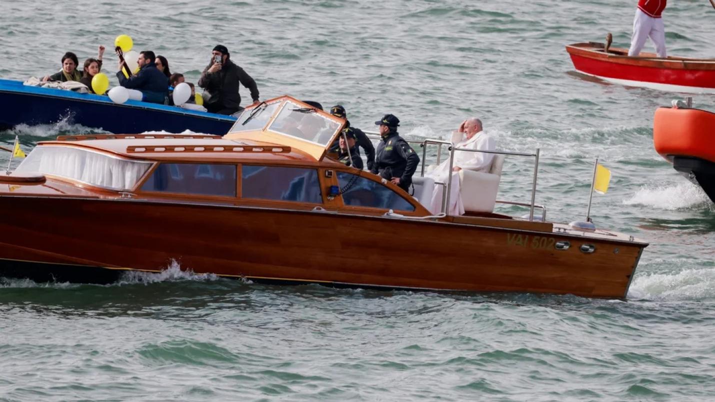 El papa Francisco visita Venecia y dice que su trabajo no es fácil
