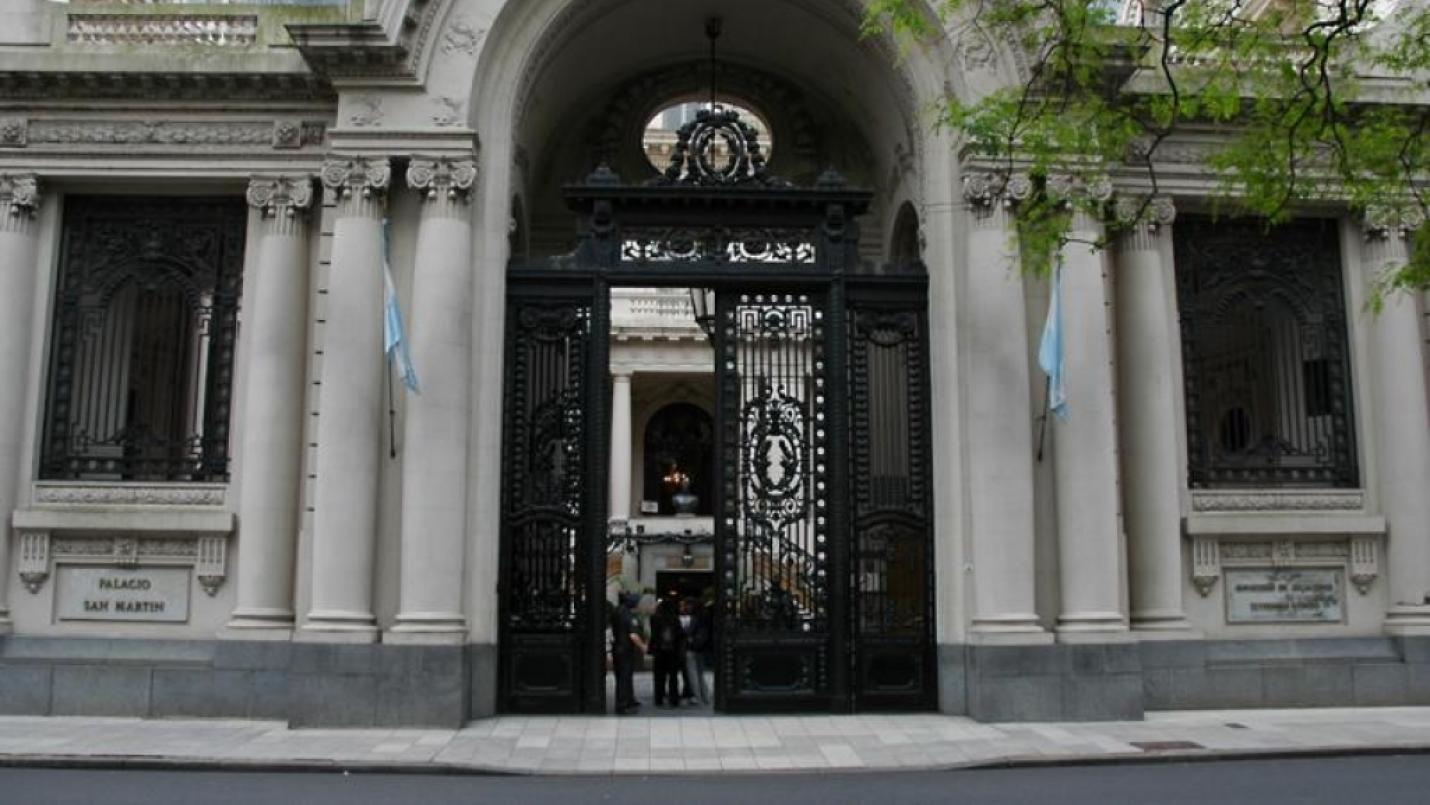 Todo lo que tenés que saber para ingresar a la Cancillería Argentina: hoy empieza la inscripción